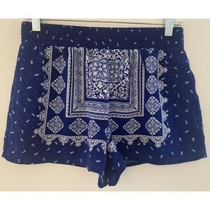 Blue White Patterned Elastic Waist Shorts Women's Juniors Size Medium